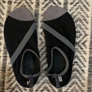 Fitkicks black/grey Comfort flats Size Medium Or 7